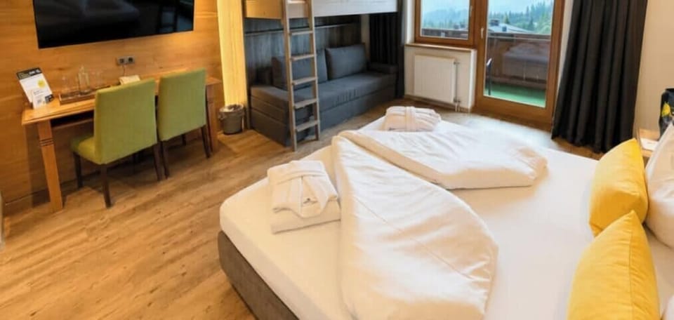 Superior Triple Room, Garden View | Desk, WiFi (free), bed sheets