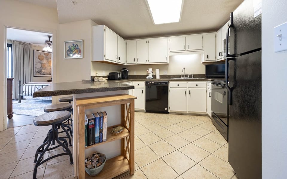 Condo, 3 Bedrooms | Private kitchen | Coffee/tea maker, fridge, oven
