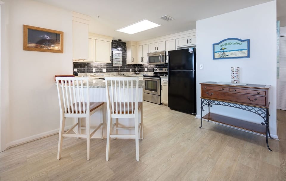 Condo, 3 Bedrooms | Private kitchen | Coffee/tea maker, fridge, oven