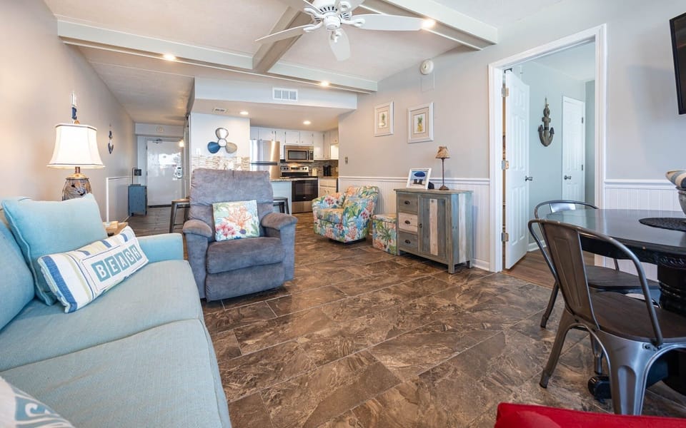 Condo, 2 Bedrooms | Living area