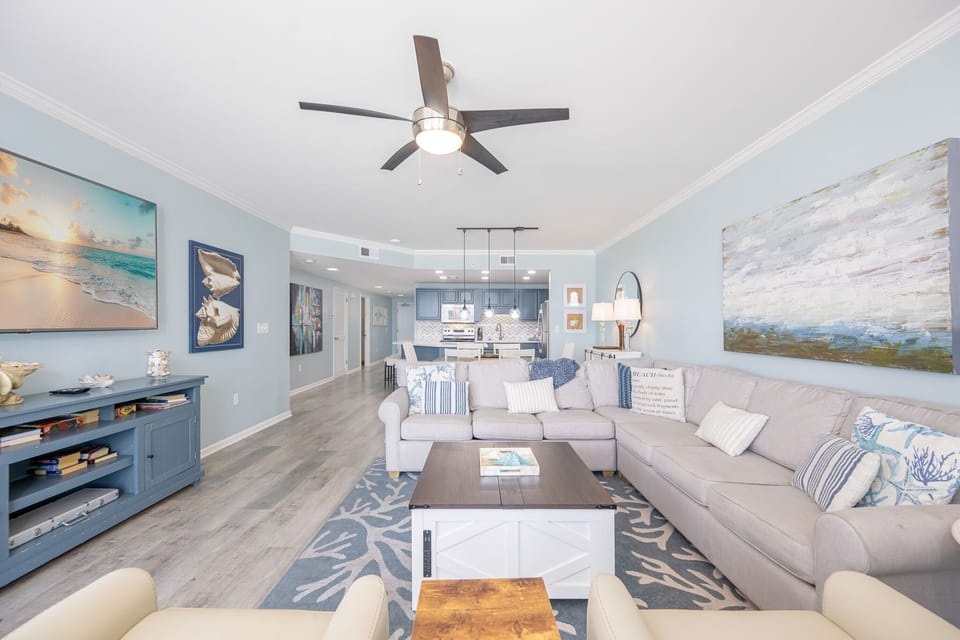 Condo, 3 Bedrooms | Living area