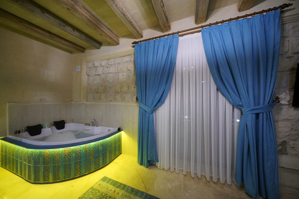 Deluxe Room, City View | Interior