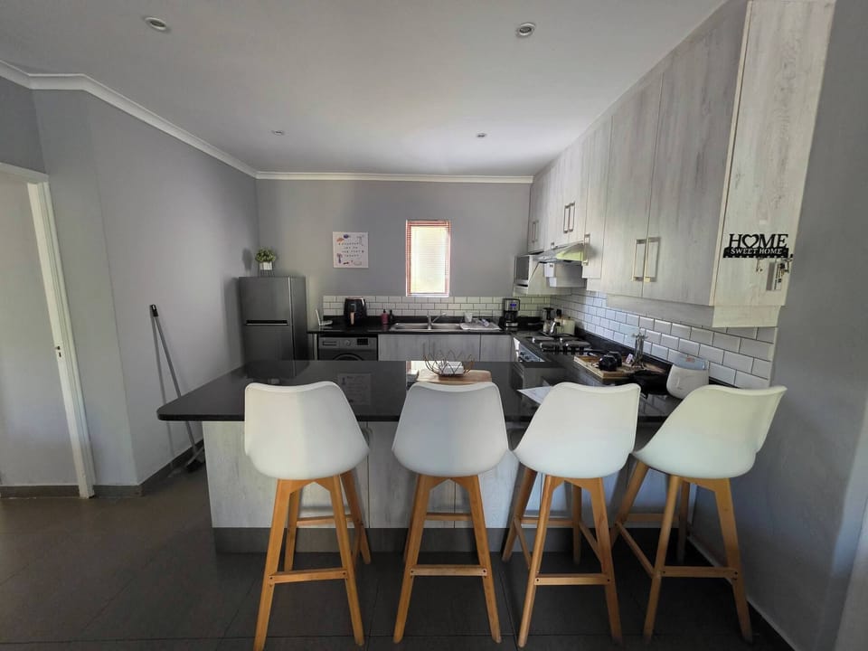 House, 3 Bedrooms, Balcony | Interior