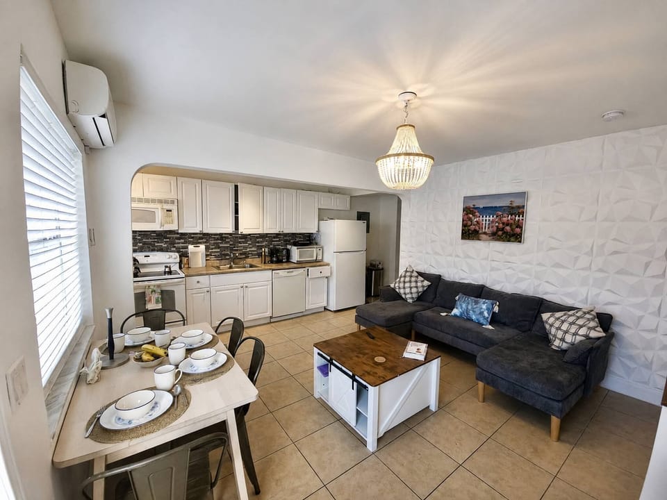 House, 2 Bedrooms, Accessible, Patio | Dining room