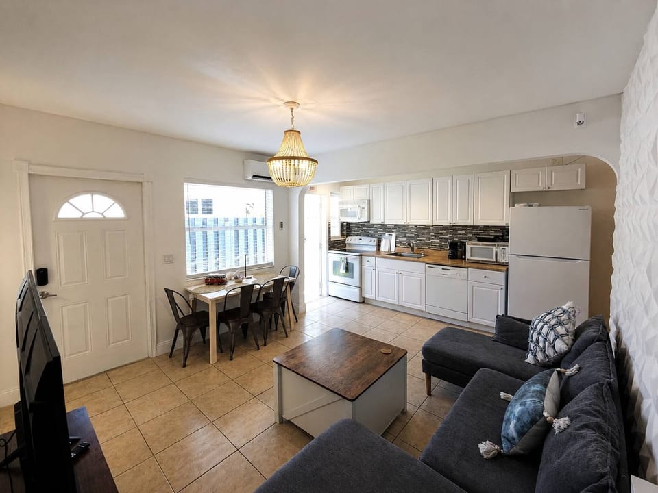 House, 2 Bedrooms, Accessible, Patio | Dining room