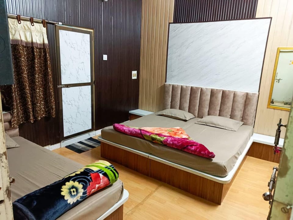 Deluxe Triple Room | Desk, laptop workspace