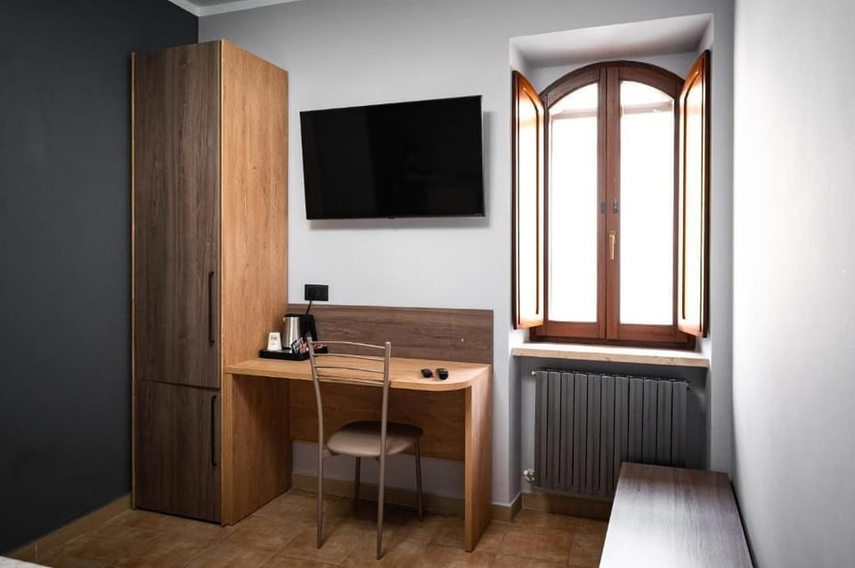 Economy Double Room, City View | Interior