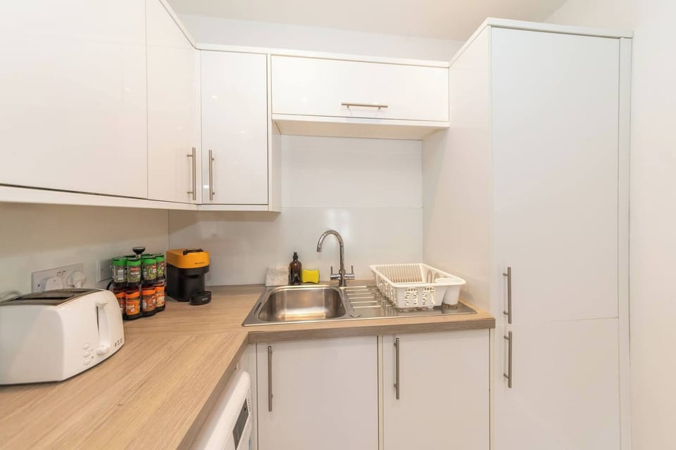 Apartment, 1 Bedroom, City View | Private kitchen