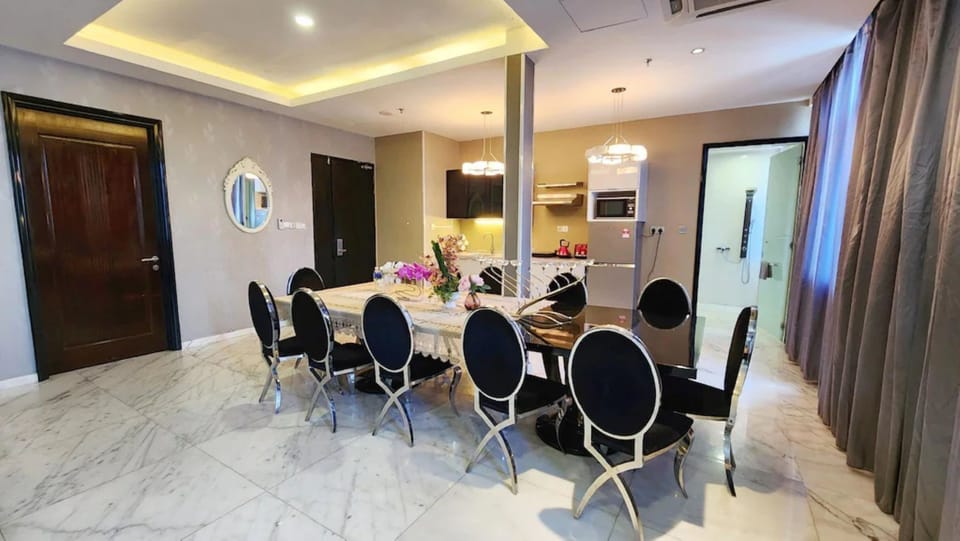  Penthouse Suite | Dining