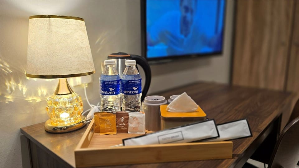 Superior Queen Room | Television