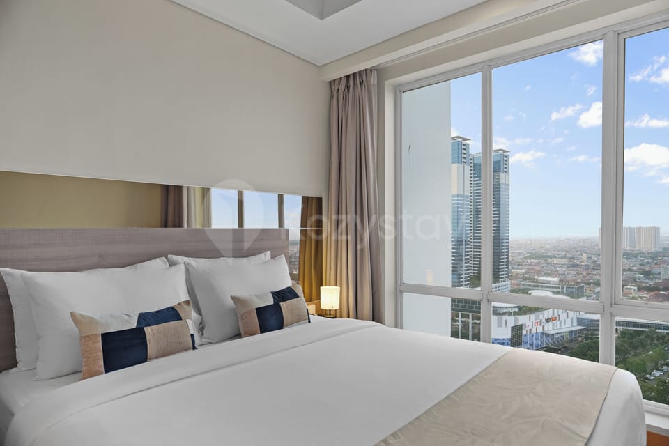 Apartment, 3 Bedrooms, City View | Desk, laptop workspace, iron/ironing board, WiFi (free)
