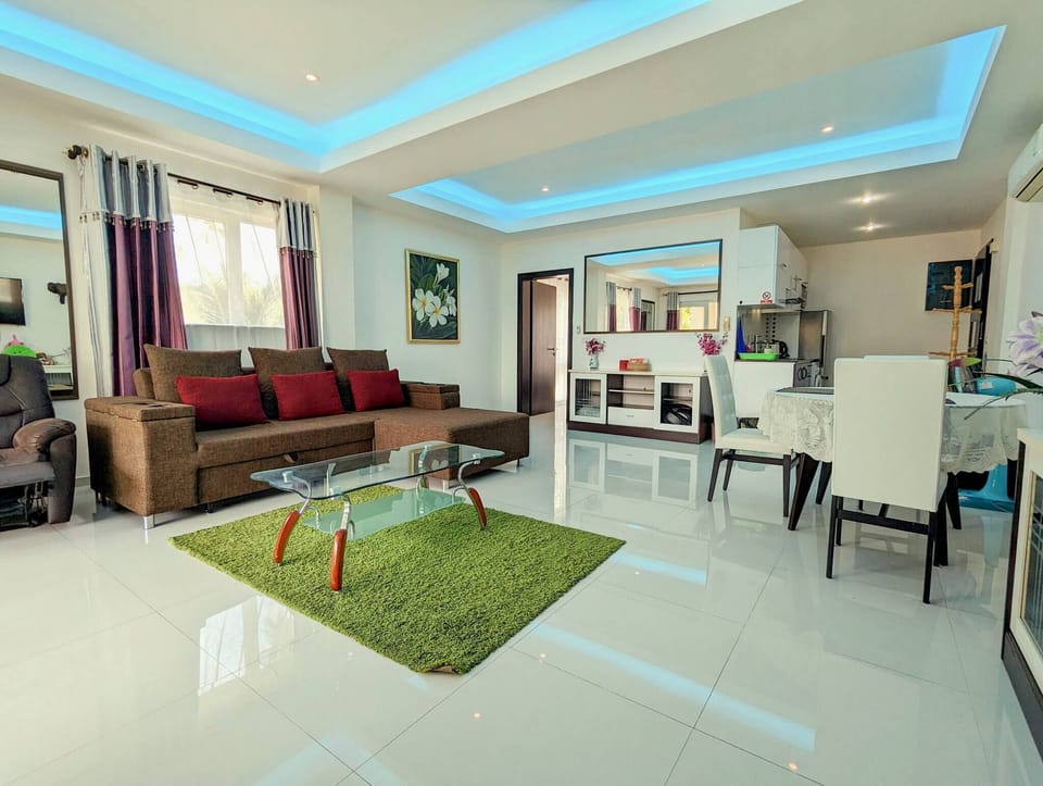 Condo, 1 Bedroom, Smoking, Balcony | Living room