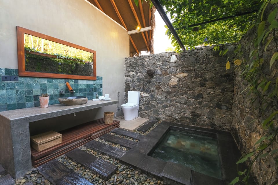 Deluxe Cabana Plunge Pool Private with Kima Surf Guiding Package | Bathroom