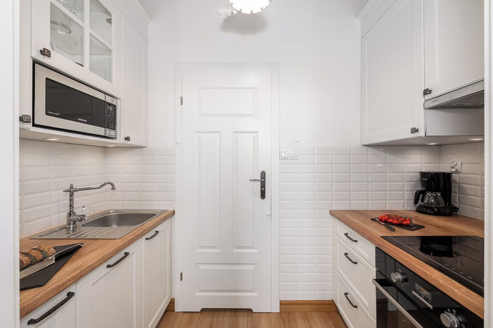 Comfort Apartment, City View | Private kitchen | Espresso maker, electric kettle, griddle, eco-friendly cleaning products
