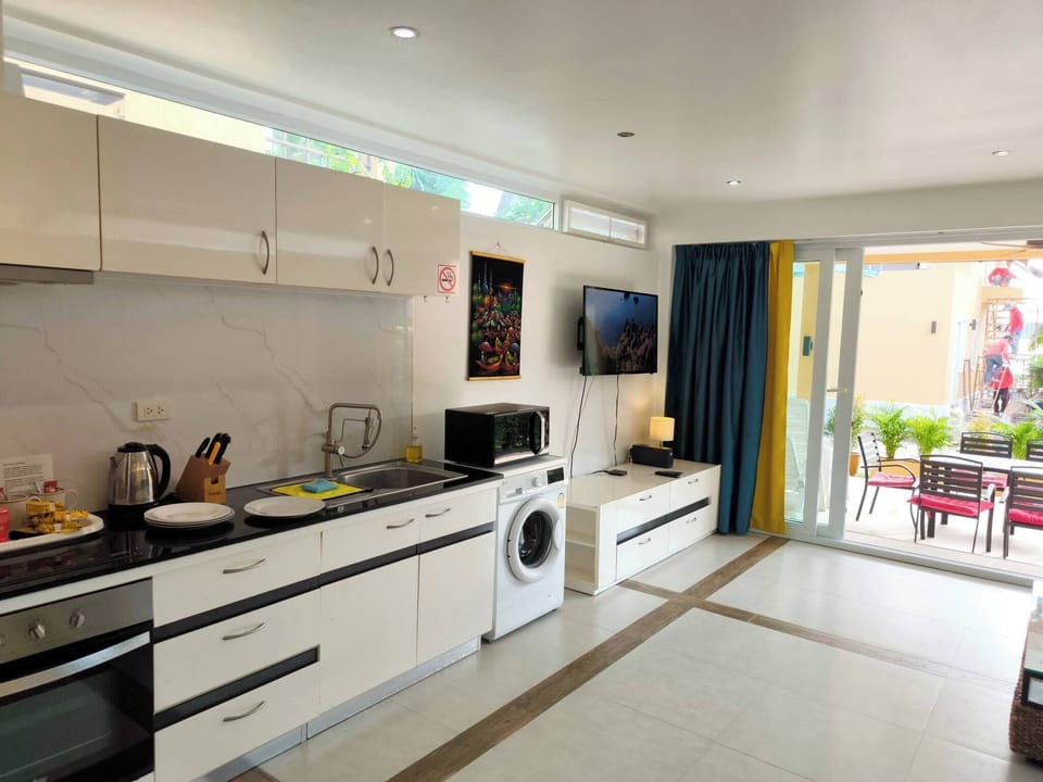 Villa, 4 Bedrooms, Smoking, Balcony | Laundry