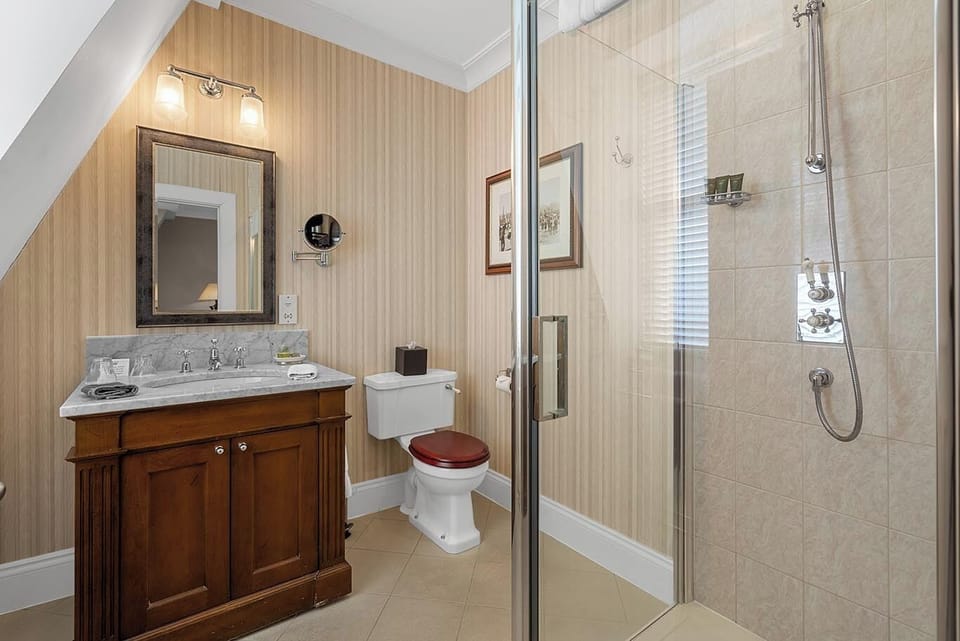 Classic Double Room | Bathroom | Hair dryer, slippers, towels, soap