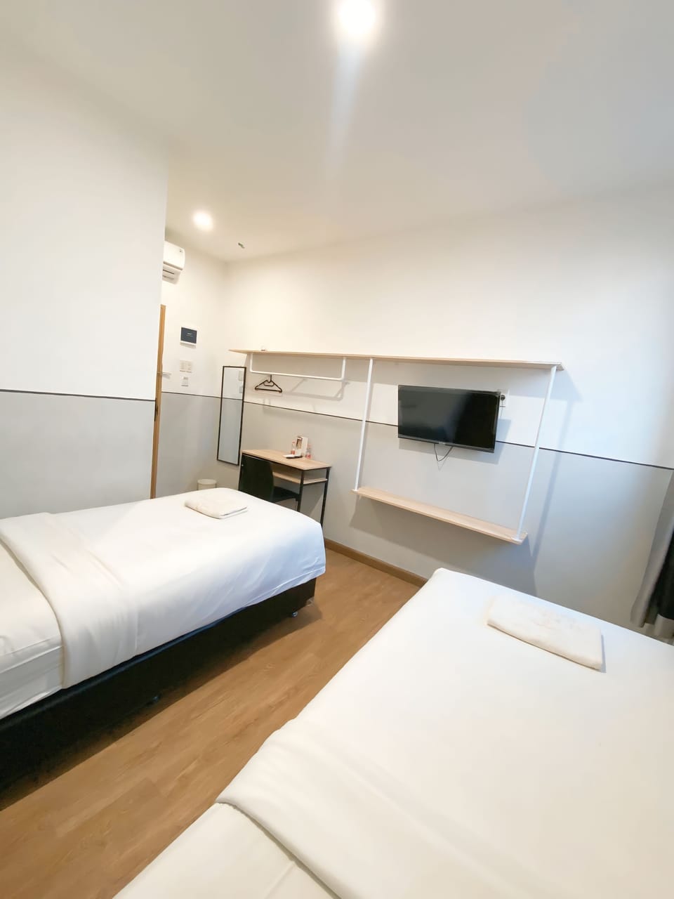 Deluxe Twin Room | Desk, laptop workspace, WiFi (free)