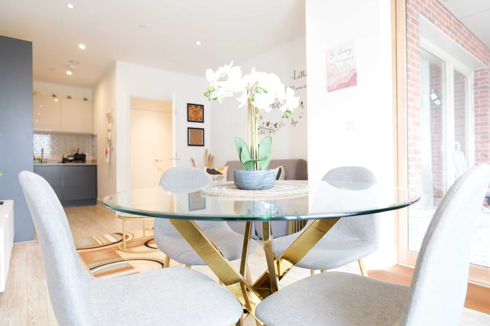 Luxury Apartment | Dining