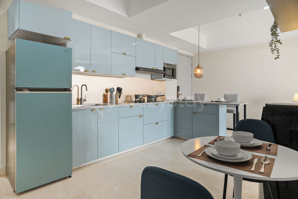 Apartment, 3 Bedrooms, City View | Private kitchen | Full-size fridge, microwave, stovetop, cookware/dishes/utensils