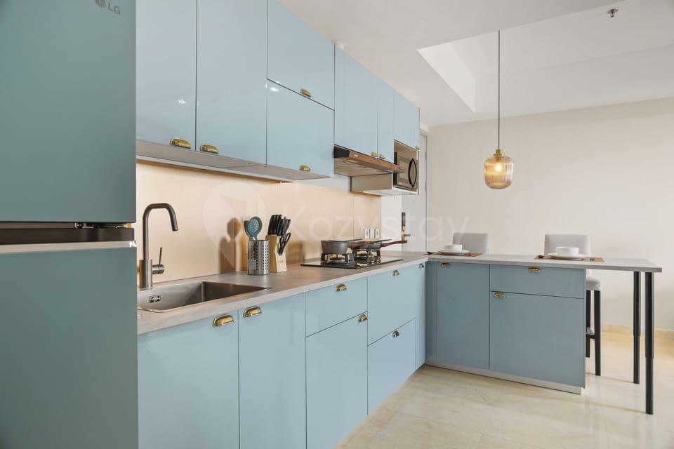 Apartment, 3 Bedrooms, City View | Private kitchen | Full-size fridge, microwave, stovetop, cookware/dishes/utensils