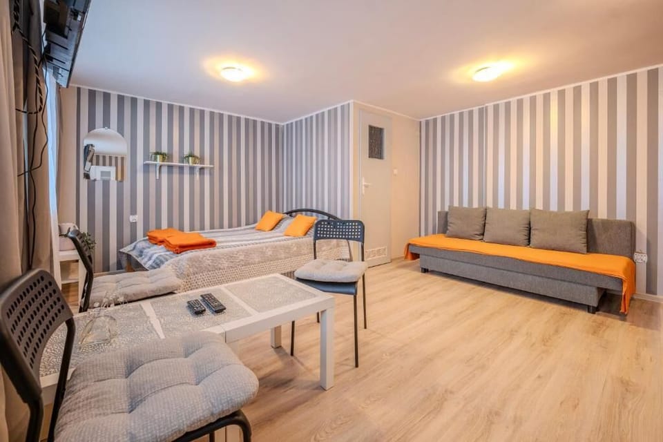 Quadruple Room | WiFi (free), bed sheets