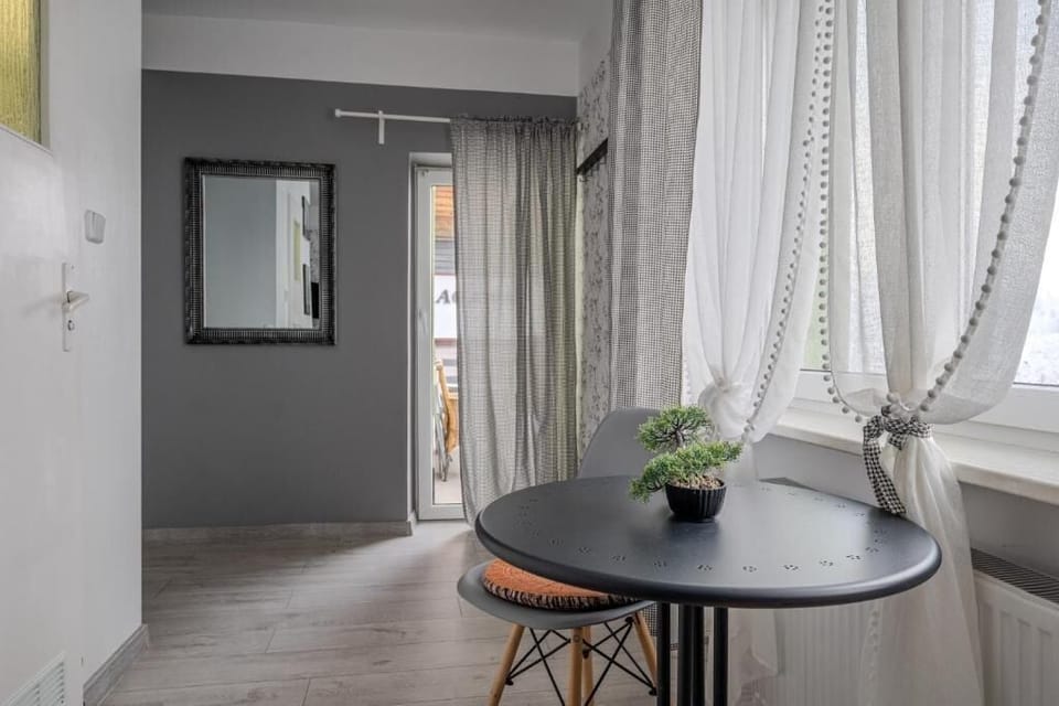 Deluxe Double Room, Balcony, City View | Dining