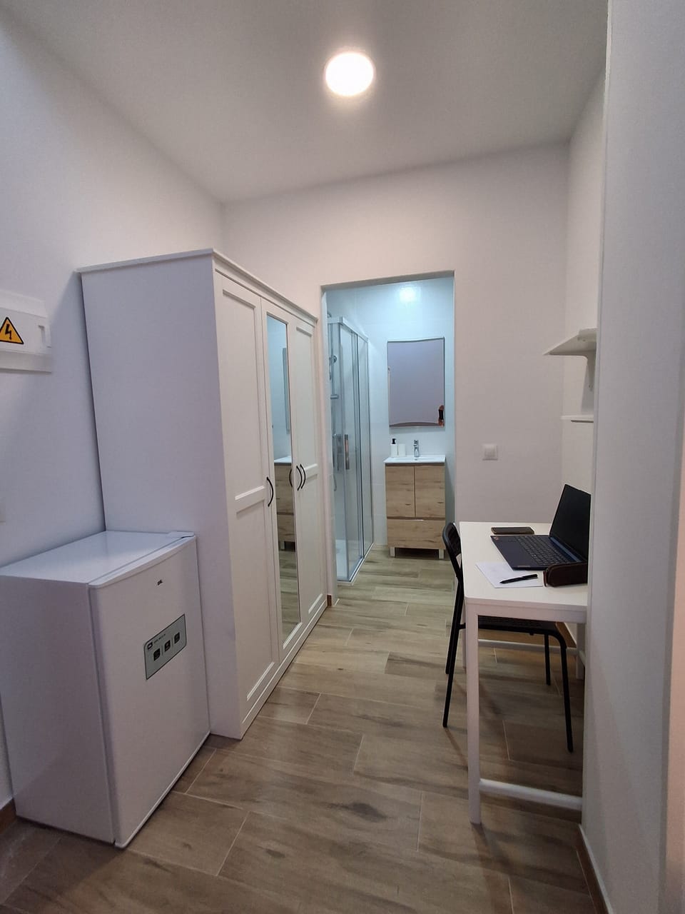 Deluxe Single Room | WiFi (free)