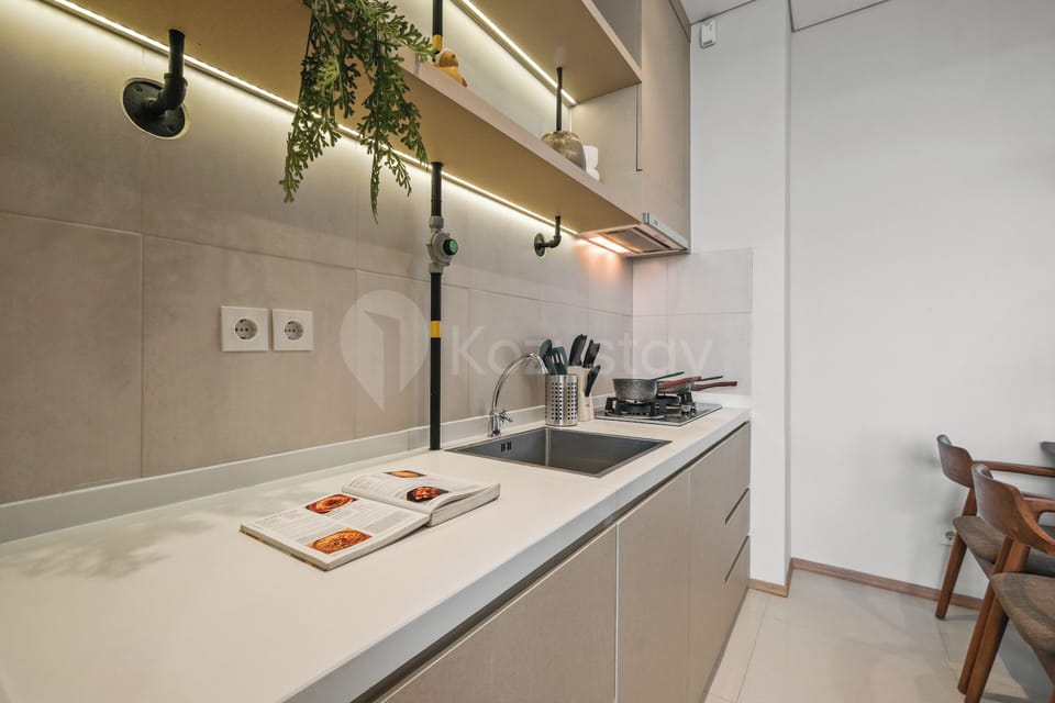 Apartment, 2 Bedrooms, City View | Private kitchen | Full-size fridge, microwave, stovetop, cookware/dishes/utensils