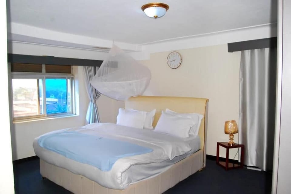Double Room, Non Smoking, Balcony | In-room safe, soundproofing, iron/ironing board, WiFi (free)