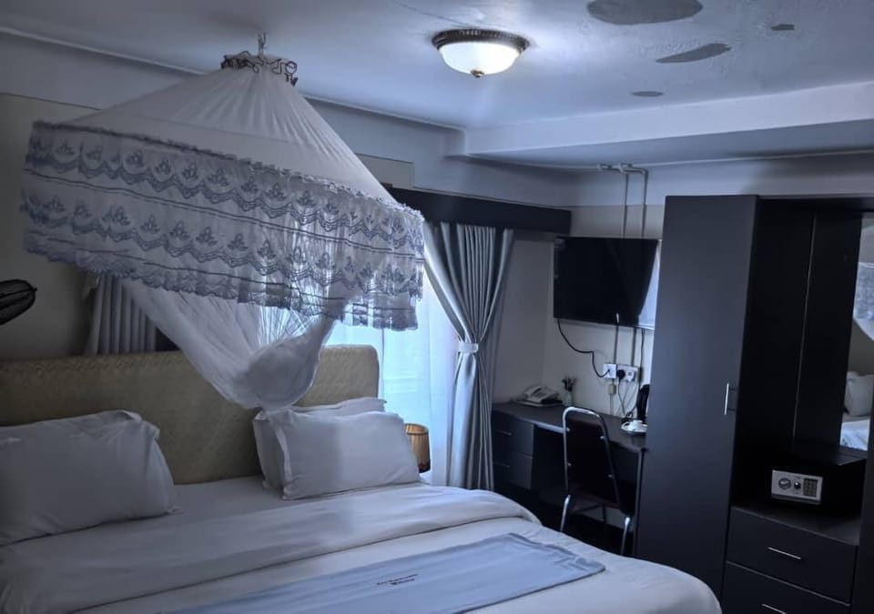 Double Room, Non Smoking, Balcony | In-room safe, soundproofing, iron/ironing board, WiFi (free)