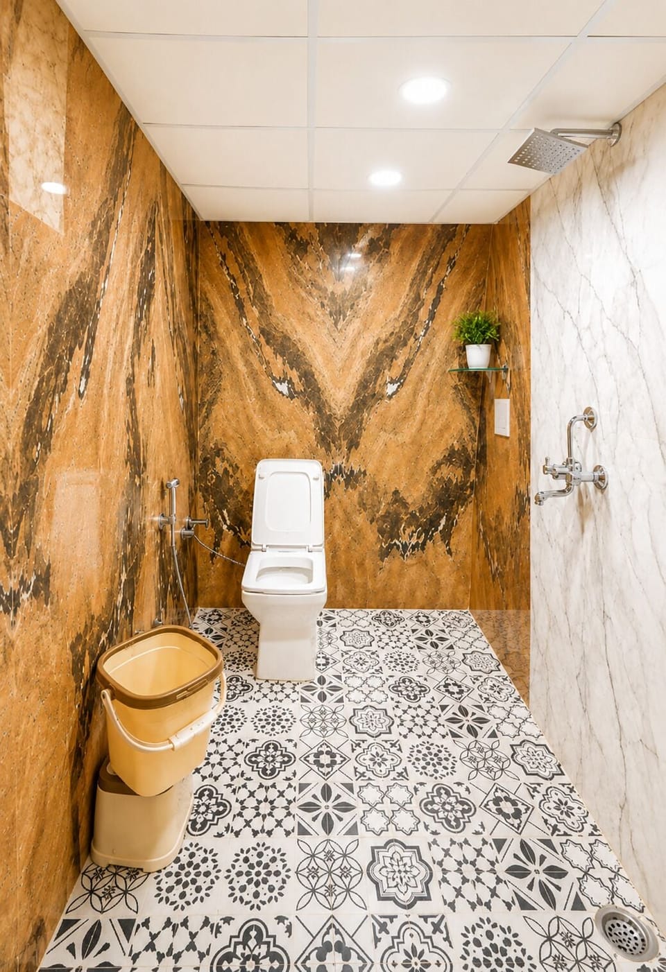 Deluxe Triple Room | Bathroom | Shower, towels, soap, shampoo