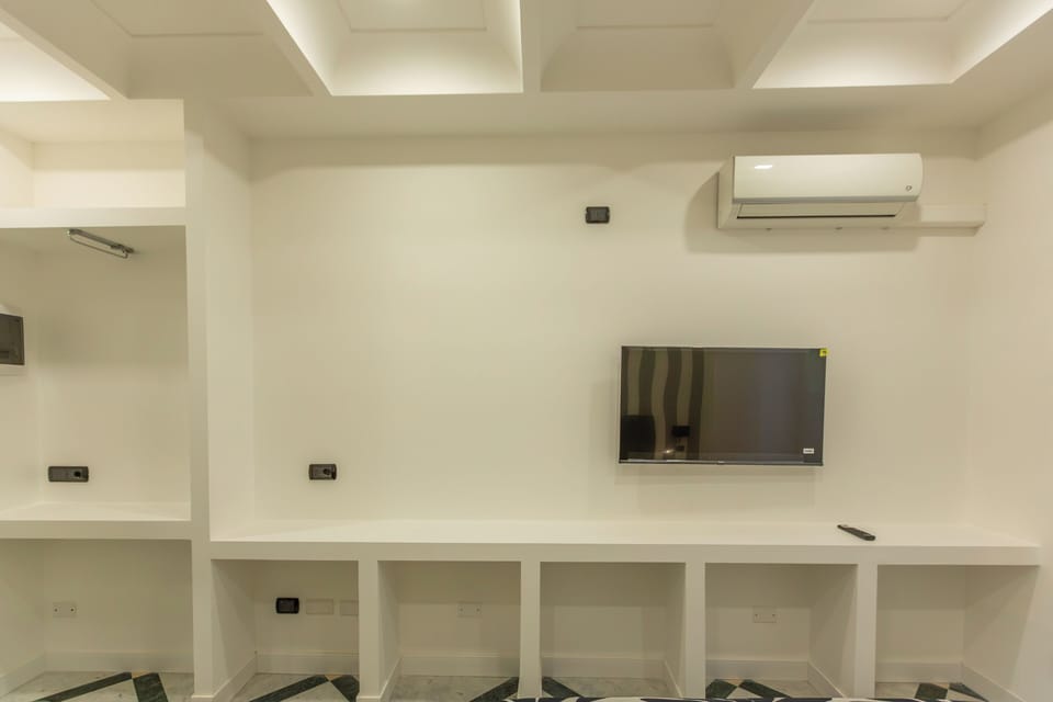 Deluxe Double Room, Balcony | Interior