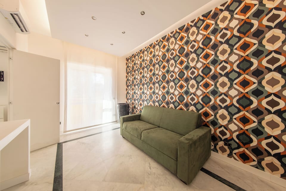 Suite, Balcony | Living area