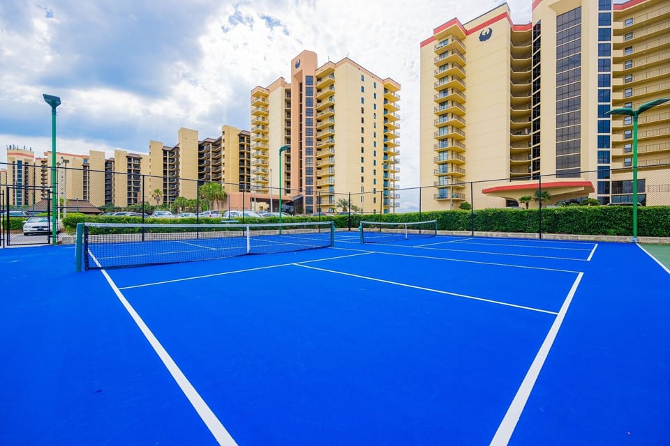 Condo, 3 Bedrooms | Sport court