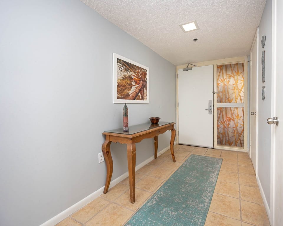 Condo, 3 Bedrooms | Interior