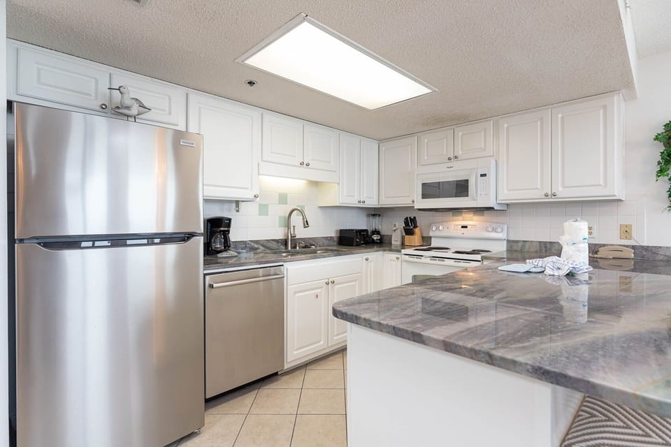 Condo, 3 Bedrooms | Private kitchen | Coffee/tea maker, fridge, oven