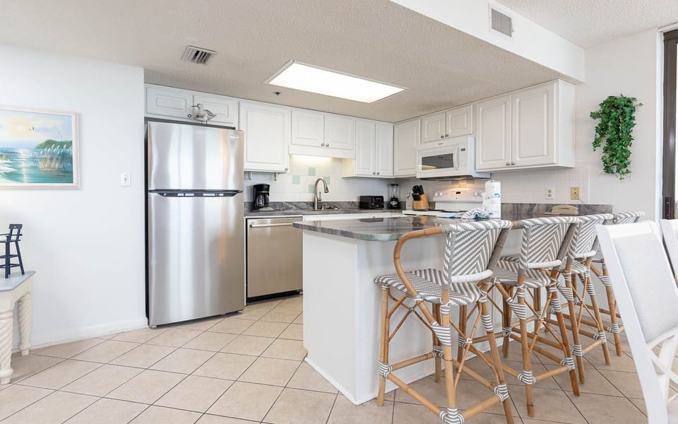 Condo, 3 Bedrooms | Private kitchen | Coffee/tea maker, fridge, oven