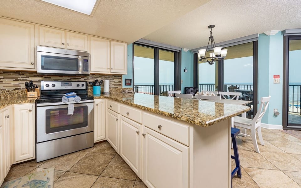 Condo, 3 Bedrooms | Private kitchen | Coffee/tea maker, fridge, oven
