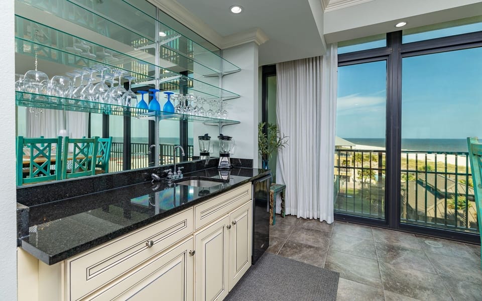 Condo, 4 Bedrooms | Private kitchen | Coffee/tea maker, fridge, oven