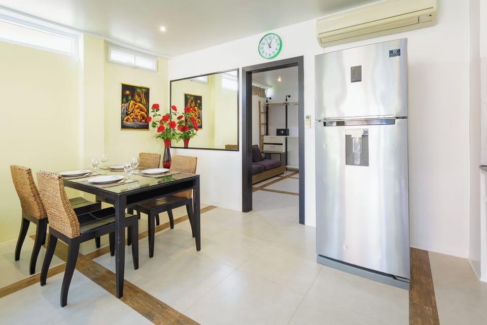 Villa, 1 Bedroom, Balcony, Garden View | Dining room