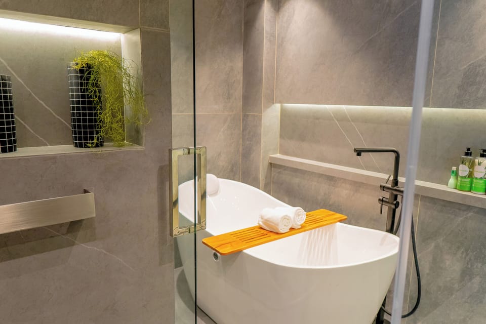 Suíte Royal King | Bathroom | Free toiletries, hair dryer, towels