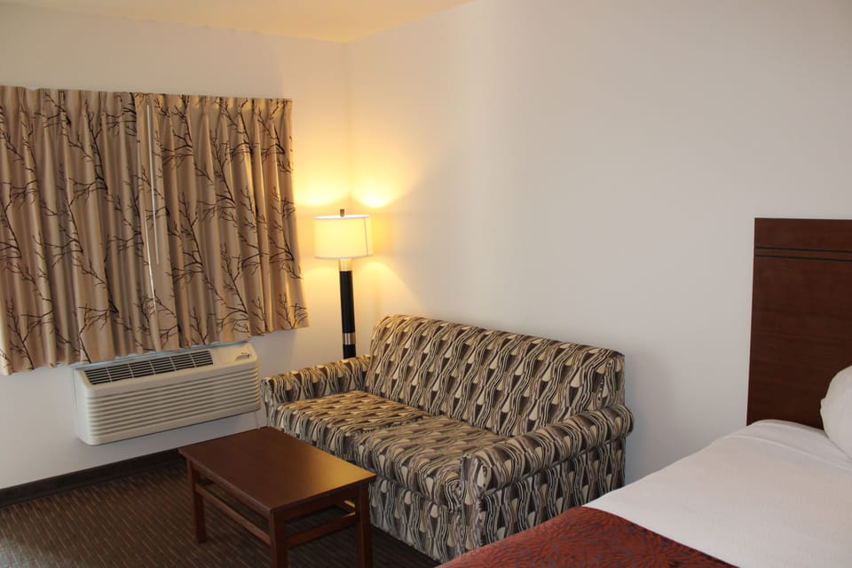 Standard Room, 2 Queen Beds, Mountain View | Desk, blackout drapes, free cribs/infant beds, free WiFi