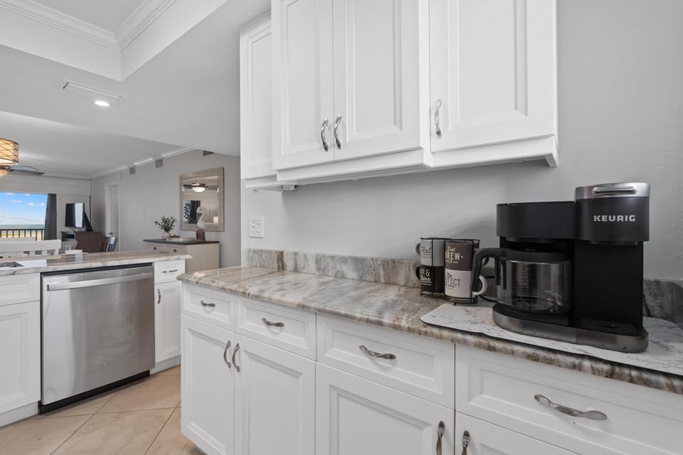 Condo, 1 King Bed with Sofa bed (Carlos Pointe #213 Paradise Pointe) | Private kitchen
