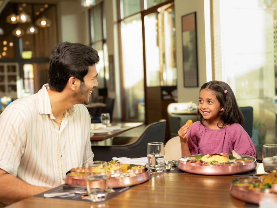 2 restaurants; breakfast, lunch, and dinner served