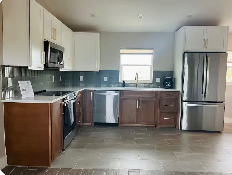 Luxury Condo, Balcony, Courtyard View | Private kitchen