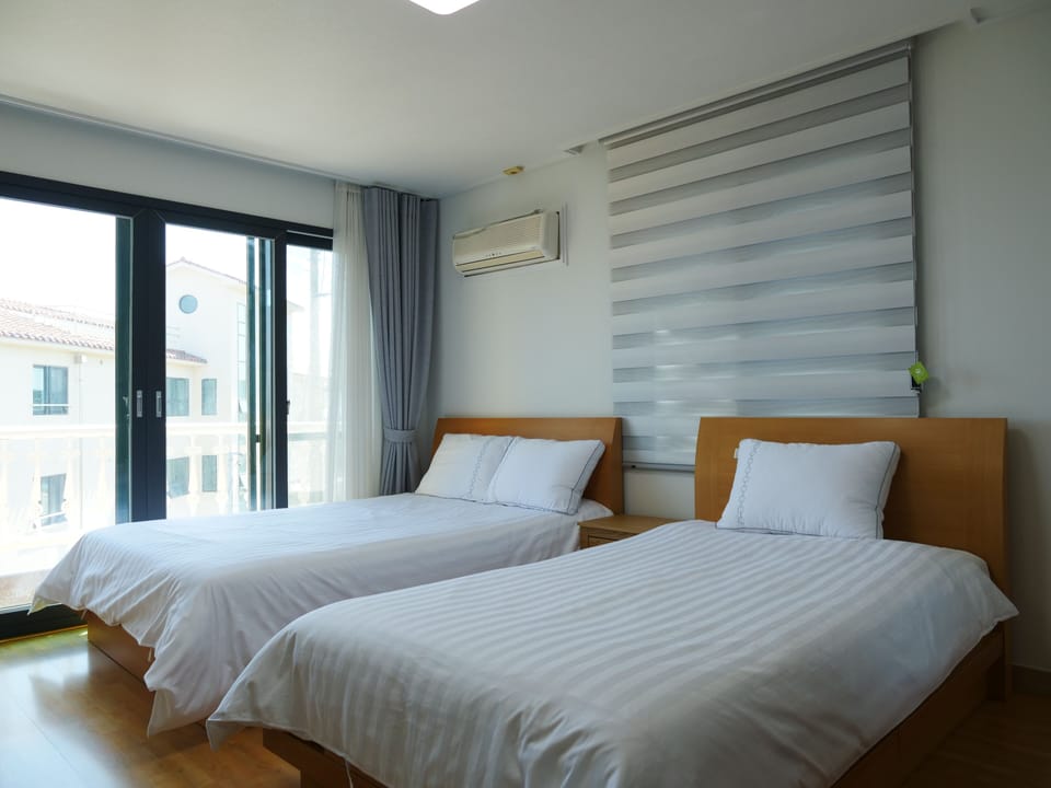 Basic Twin Room | Soundproofing, free WiFi