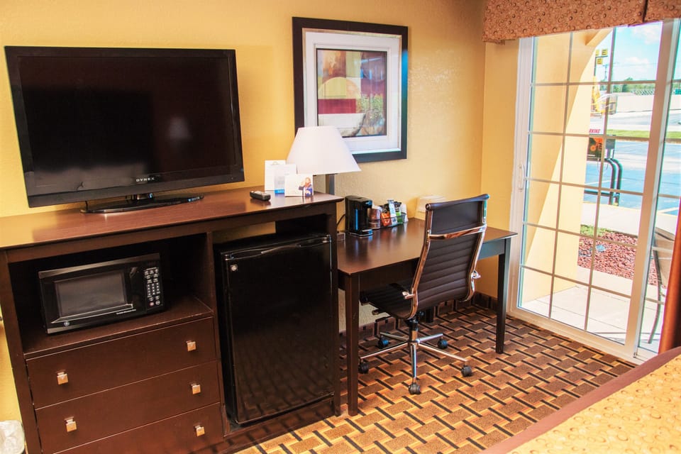 Premium bedding, desk, iron/ironing board, free cribs/infant beds