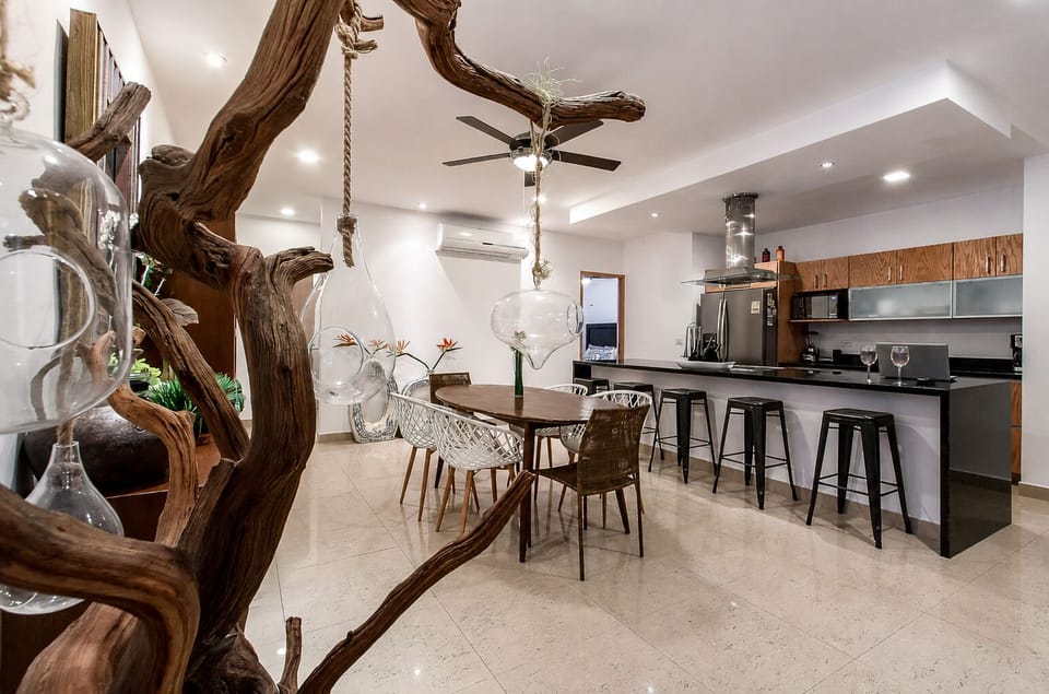 Family Apartment, City View | Dining