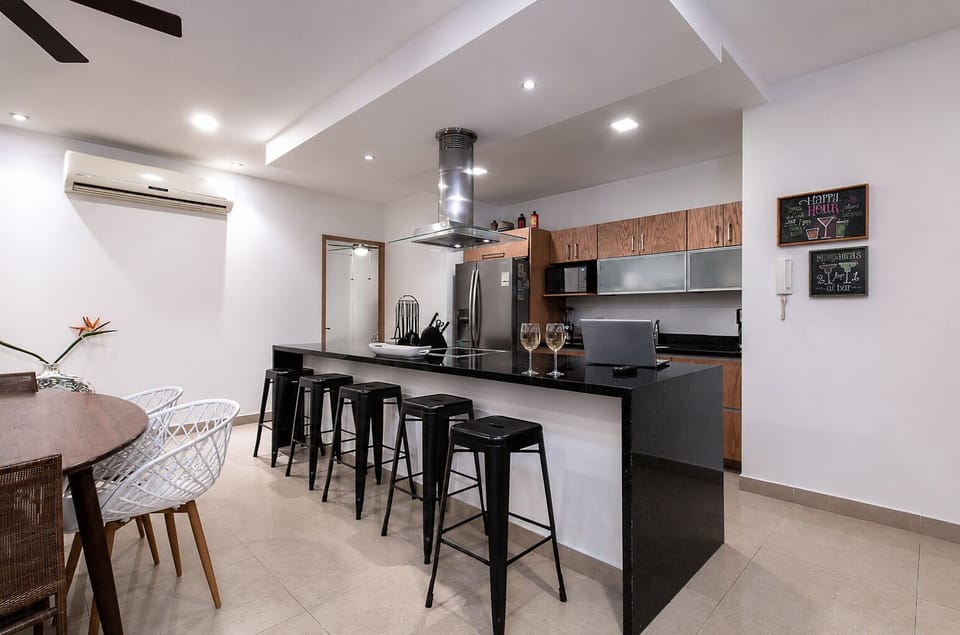 Family Apartment, City View | Dining