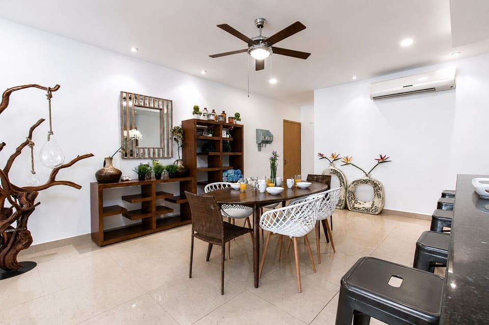 Family Apartment, City View | Dining